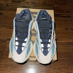 BRAND NEW YEEZY 700